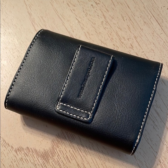 Lowepro Camera Case Sorrento 10 Black Ultra-Compact - Leather w/ Suede Lining - Picture 3 of 7